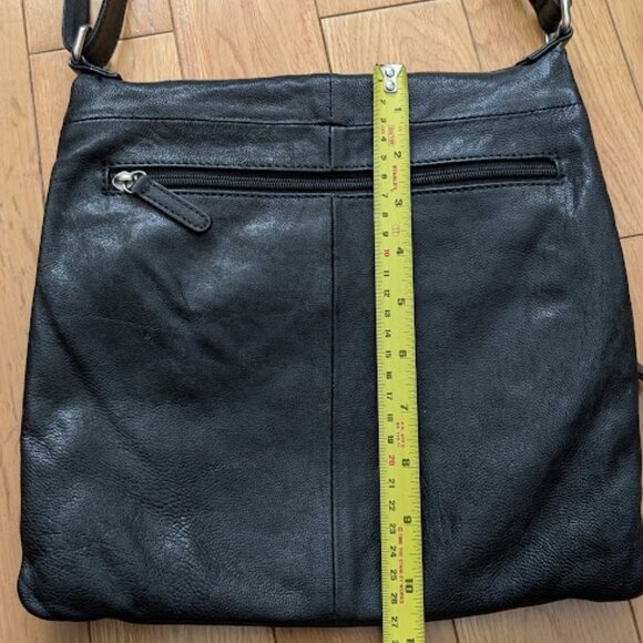 Danier Lether Crossbody Bag Genuine Leather crossbody bag - Picture 6 of 16